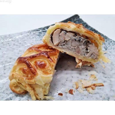 WE02 急凍威靈頓黑松露雞肉酥(採用人道飼養雞肉，酥皮鬆脆而帶豐富黑松露香氣，約160g/個)網購原價HK$45.00/個，會員價HK$40.00/個